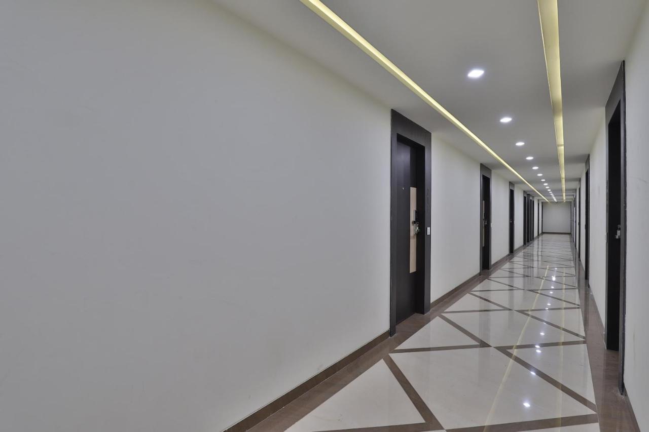 Capital O 41581 Hiriz Hotel Gāndhīdhām Exterior foto
